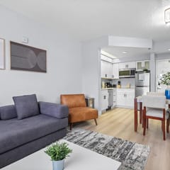 1BR Suite | Free Parking | Near Universal