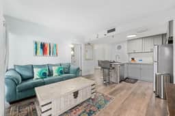 Exclusive Ground-Floor Apartment - Image 5