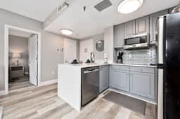 Apartment with Volcano Bay view - Image 4