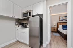 2 Suites at The Enclave, Near Universal - Image 3