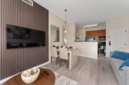 Stylish Studio | Kitchen | King + Sofa Bed - Image 2