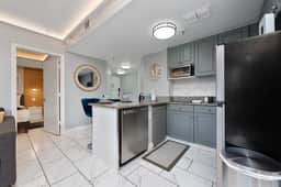 2 suites ground floor apartment near Intern Drive - Image 2
