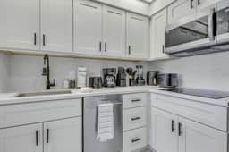Cozy 2 Queen Suite | Heart of Orlando - Image 3