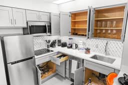1BR Suite | Close to Vineland & Disney - Image 3