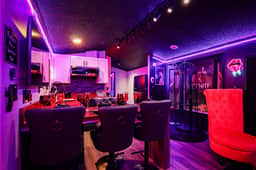 Romantic Getaway w/ Secret Room Private - Image 5