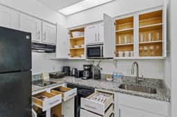 1BR apartment near Disney with pool access - Image 4