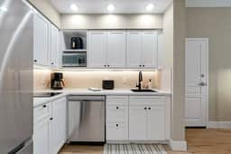 2BR apartment sleeps 9 near Disney attractions - Image 3