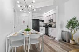 1BR apartment near Disney with pool access - Image 5
