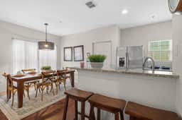 4BR townhouse sleeps 10 near Disney attractions - Image 3