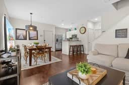 4BR townhouse sleeps 10 near Disney attractions - Image 4