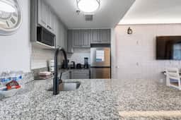 Ground 2 suites apartment near Universal - Image 3