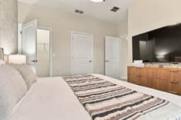 Private Pool 4BR townhome - Image 5