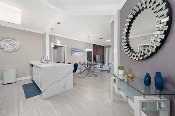 Apartment with an electric fireplace - Image 1