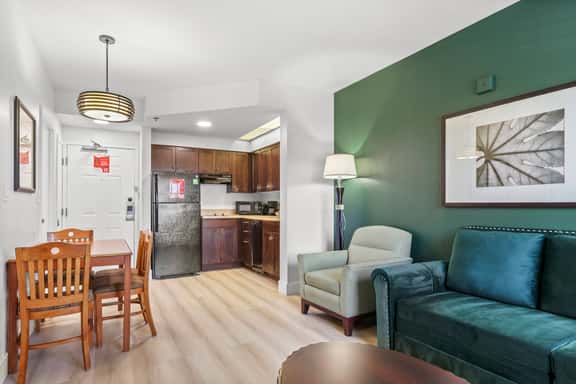 Cozy Orlando Getaway with Pool Access - Image 1