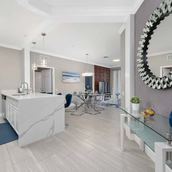 Apartment with an electric fireplace - Image 1