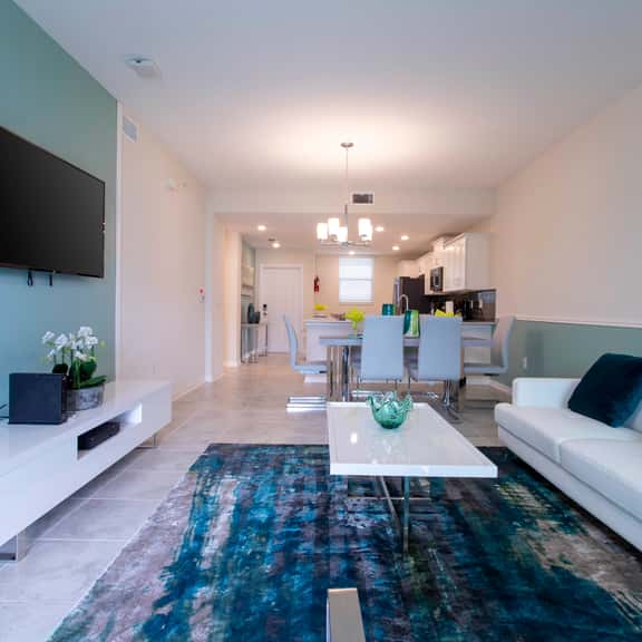 Apartment in a resort with pool view - Image 1