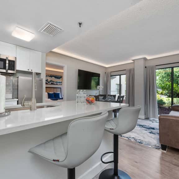 The Enclave: 2 Suites, Close to Int'l Drive - Image 1