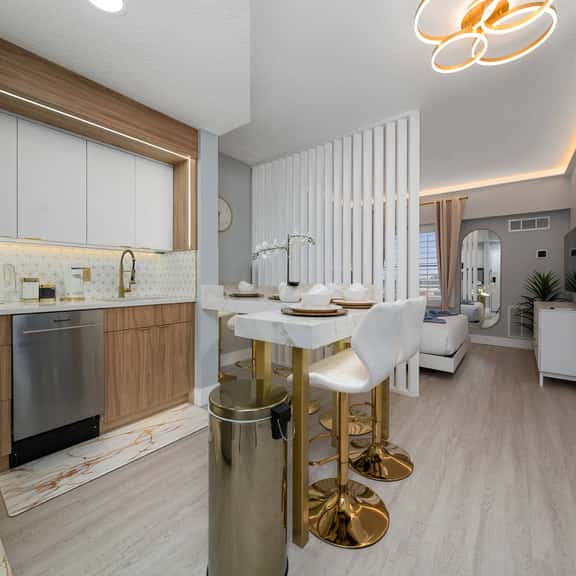 Orlando 2BR Apt | Full Kitchen | Near Parks - Image 1