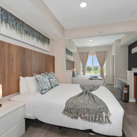 King + Queen | Spacious Studio Near Universal - Image 1