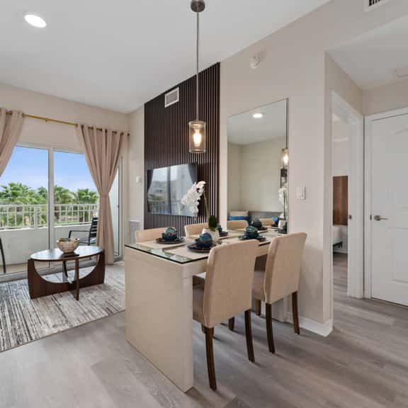 Cozy Apartment w/ Kitchen | Near Universal - Image 1