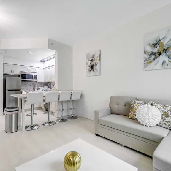 Cozy 2 Queen Suite | Close to Disney - Image 1