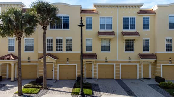 Prime Location | 3 Suites Townhome Near Universal - Image 2
