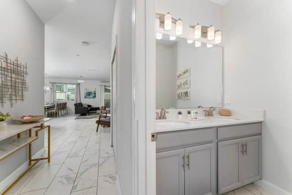 Townhome with pool at Storey Lake - Image 3