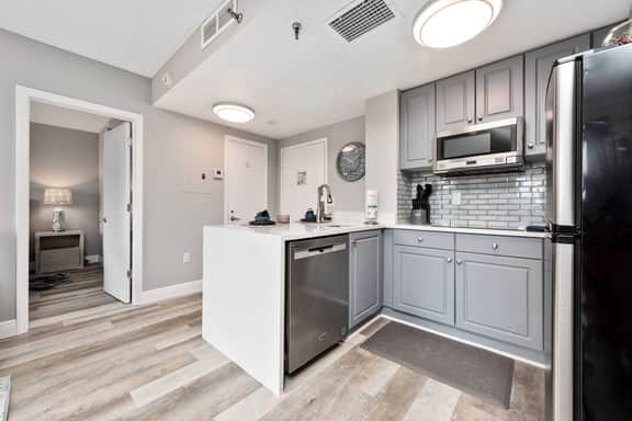 Apartment with Volcano Bay view - Image 4