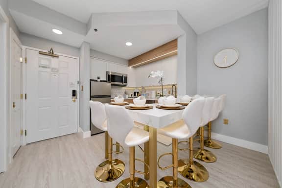 Comfortable 2BR | Near Universal Studios - Image 3