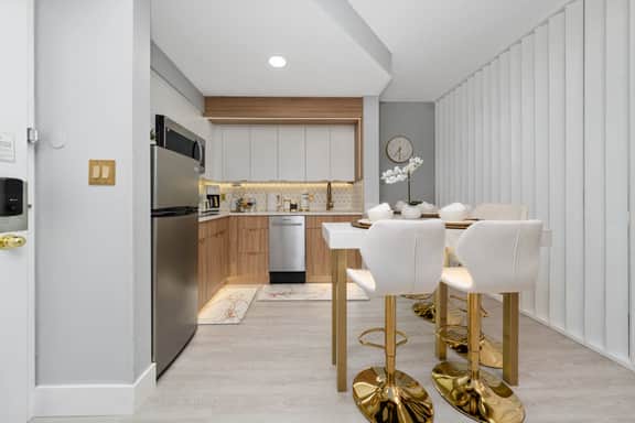 Comfortable 2BR | Near Universal Studios - Image 2