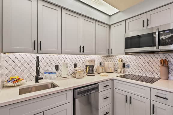 Cozy 1BR near Universal & International Drive - Image 2