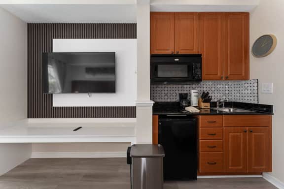 Orlando Studio | King & Queen Beds | Sleeps 4 - Image 3