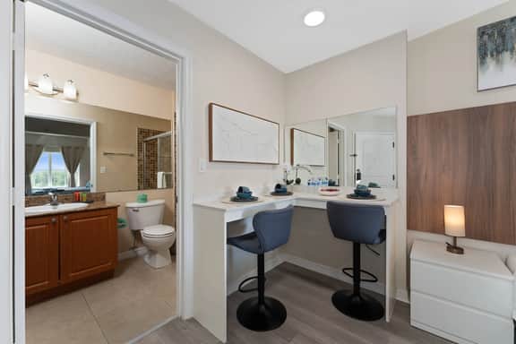 Orlando Studio | King & Queen Beds | Sleeps 4 - Image 4