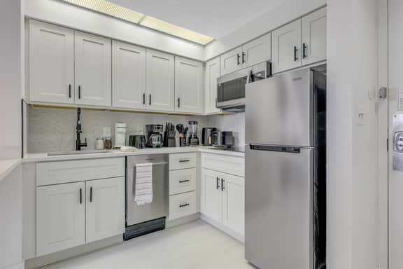 Cozy 2 Queen Suite | Heart of Orlando - Image 2