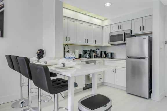Cozy 2 Queen Suite | Heart of Orlando - Image 5