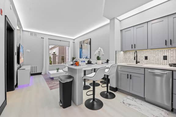 Prime Location | 1BR Apt Near Epic & OCCC - Image 2