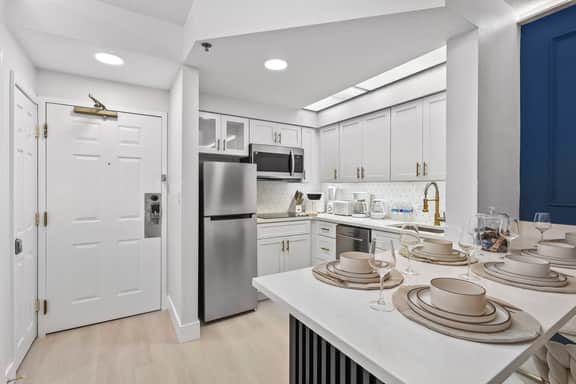 Well-Located 1BR | Kitchen | Near Theme Parks - Image 2