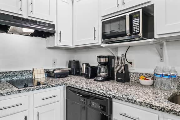 1BR apartment near Disney with pool access - Image 3