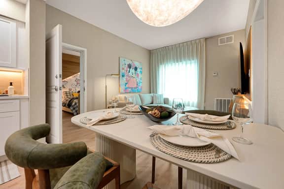 2BR apartment with 3 queens near Disney - Image 2