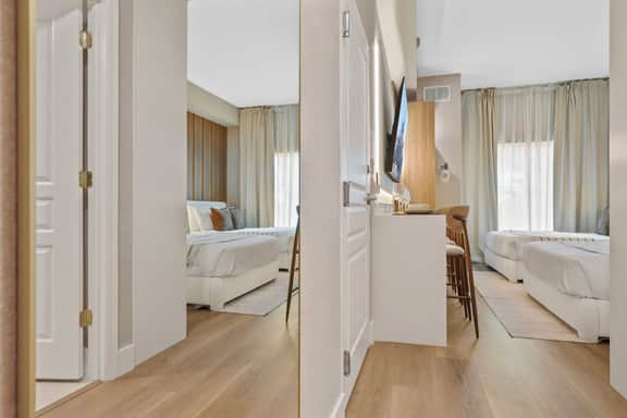 1BR studio with 2 queens near Disney - Image 2