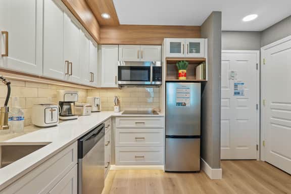 2BR apartment sleeps 10 near Disney - Image 2