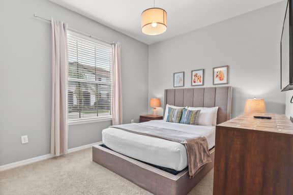5BR townhouse with pool near Disney attractions - Image 5