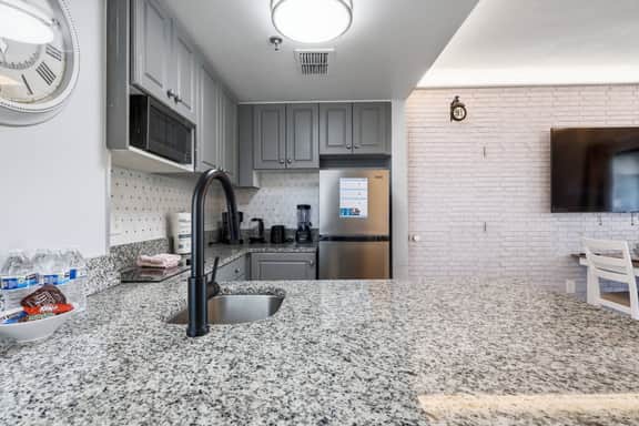 Ground 2 suites apartment near Universal - Image 3