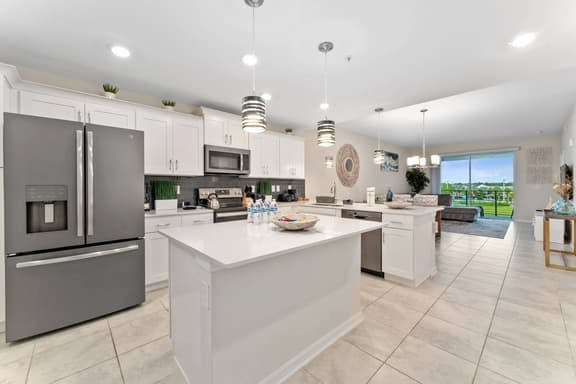 Storey Lake: Apartment with lake view - Image 1