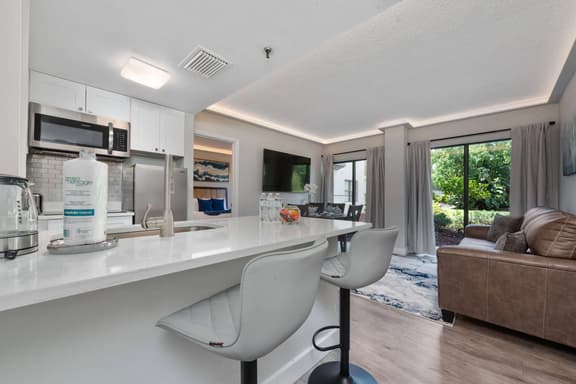 2 Suites at The Enclave, Near Universal - Image 1