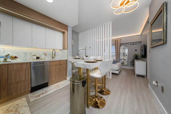 Comfortable 2BR | Near Universal Studios - Image 1