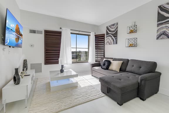 Cozy 2 Queen Suite | Heart of Orlando - Image 1