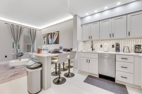 1BR | Queen + 2 Twins | Near Disney & Epic - Image 1