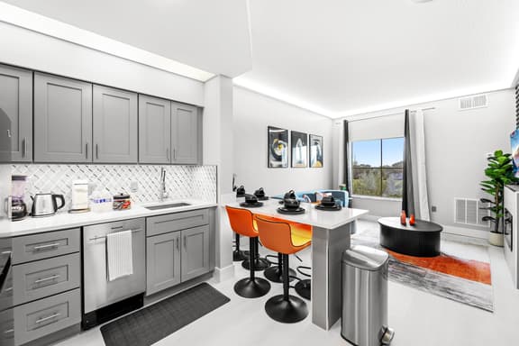 1BR Suite | Close to Vineland & Disney - Image 1