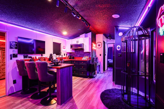 Romantic Getaway w/ Secret Room Private - Image 1
